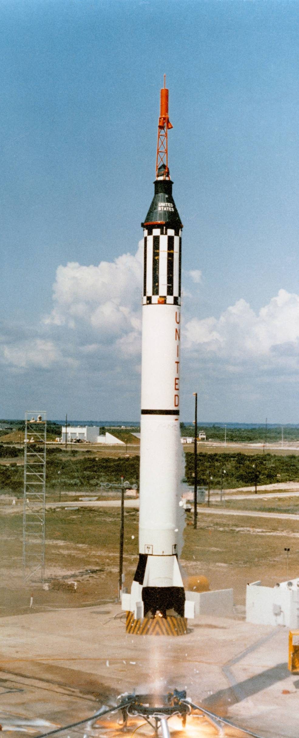 Foguete Redstone com a cápsula Freedom 7 no instante da decolagem, em Cabo Canaveral, em 5 de maio de 1961