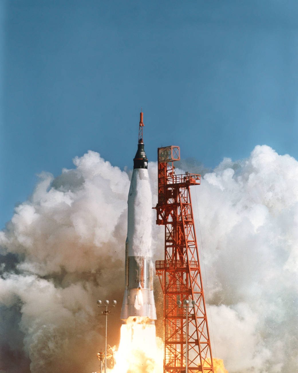 Decolagem do foguete Atlas com a cápsula Friendship 7, na missão Mercury-Atlas 6, em 20 de fevereiro de 1962